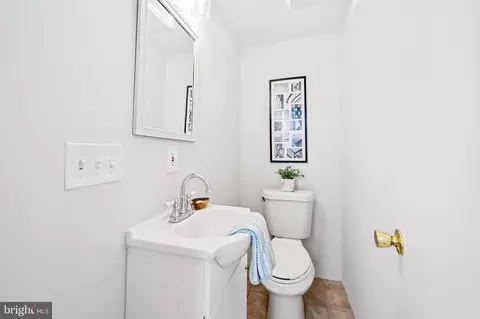 Entry Way - 211 S Collington Ave, Baltimore, MD 21231 photo 2 of 5