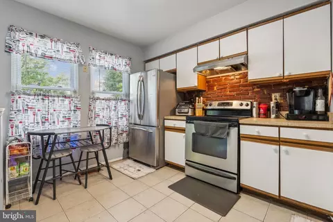 65 Cobber Ln, Baltimore, MD 21229 photo 2