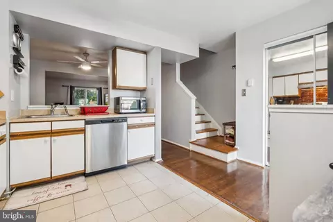 65 Cobber Ln, Baltimore, MD 21229 photo 4