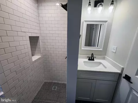 Bath - 1744 E Oliver St, Baltimore, MD 21213 photo 2 of 3