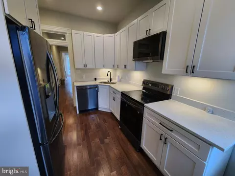 Entry Way - 1744 E Oliver St, Baltimore, MD 21213 photo 4 of 9
