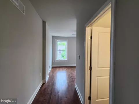 Entry Way - 1744 E Oliver St, Baltimore, MD 21213 photo 7 of 9