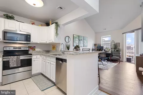 23 Pierside Dr #408, Baltimore, MD 21230