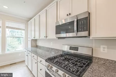 4343 Laplata Ave, Baltimore, MD 21211 photo 8