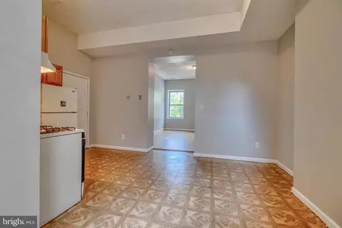 Living - 316 N Paca St, Baltimore, MD 21201 photo 4 of 6