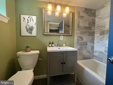 823 E 33rd St, Baltimore, MD 21218 photo 12