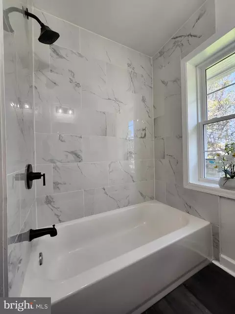 Bath - 4313 Dewey Ave, Baltimore, MD 21211 photo 1 of 2