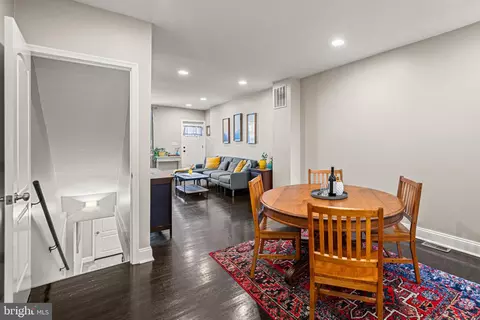 Entry Way - 3910 Falls Rd, Baltimore, MD 21211 photo 6 of 9