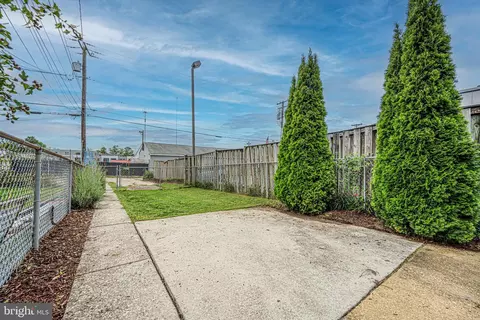 Exterior - 3910 Falls Rd, Baltimore, MD 21211 photo 4 of 10