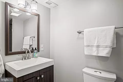Bath - 3910 Falls Rd, Baltimore, MD 21211 photo 2 of 2