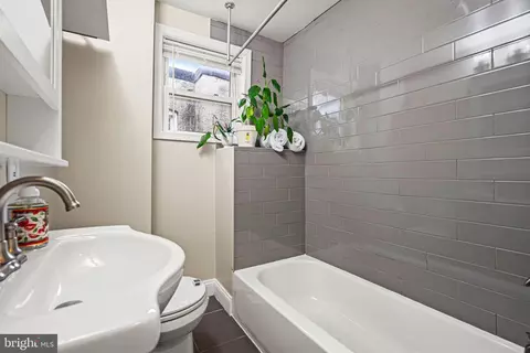 Bath - 3910 Falls Rd, Baltimore, MD 21211 photo 1 of 2