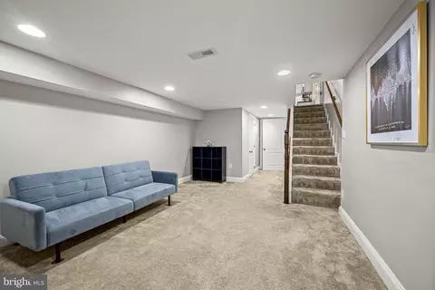 Entry Way - 3910 Falls Rd, Baltimore, MD 21211 photo 8 of 9
