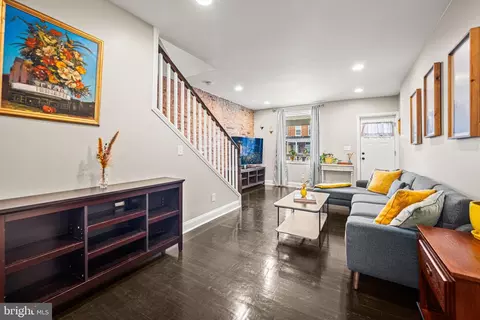 Entry Way - 3910 Falls Rd, Baltimore, MD 21211 photo 1 of 9