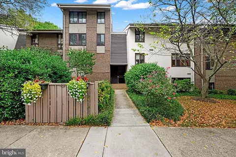 113 Cross Keys Rd #R113D, Baltimore, MD 21210