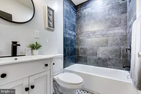 Bath - 2610 E Hoffman St, Baltimore, MD 21213 photo 3 of 3
