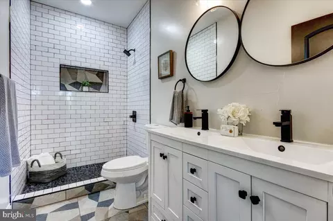 Bath - 2610 E Hoffman St, Baltimore, MD 21213 photo 1 of 3
