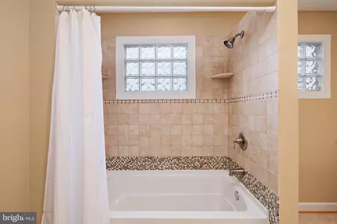 Bath - 501 E Fort Ave, Baltimore, MD 21230 photo 6 of 6