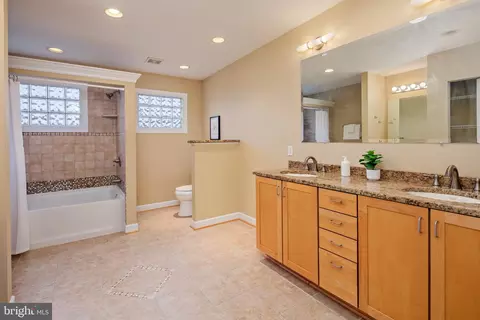 Bath - 501 E Fort Ave, Baltimore, MD 21230 photo 5 of 6