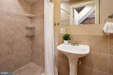 Bath - 501 E Fort Ave, Baltimore, MD 21230 photo 2 of 6