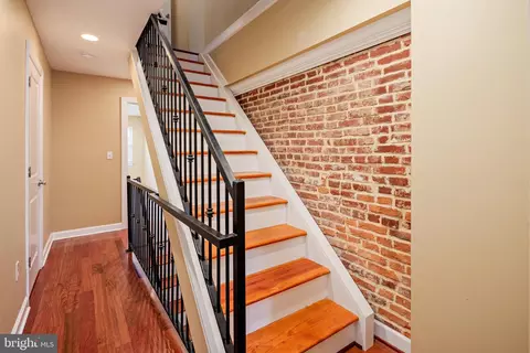 Entry Way - 501 E Fort Ave, Baltimore, MD 21230 photo 4 of 7
