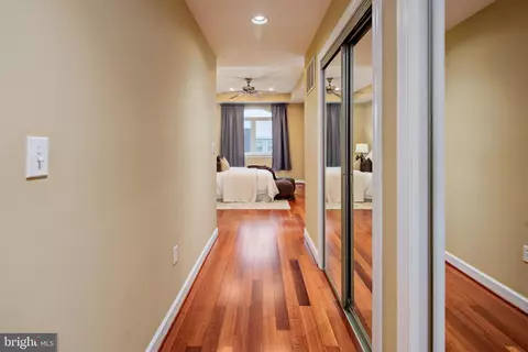Entry Way - 501 E Fort Ave, Baltimore, MD 21230 photo 5 of 7
