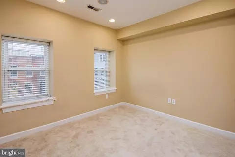Bedroom - 501 E Fort Ave, Baltimore, MD 21230 photo 4 of 10