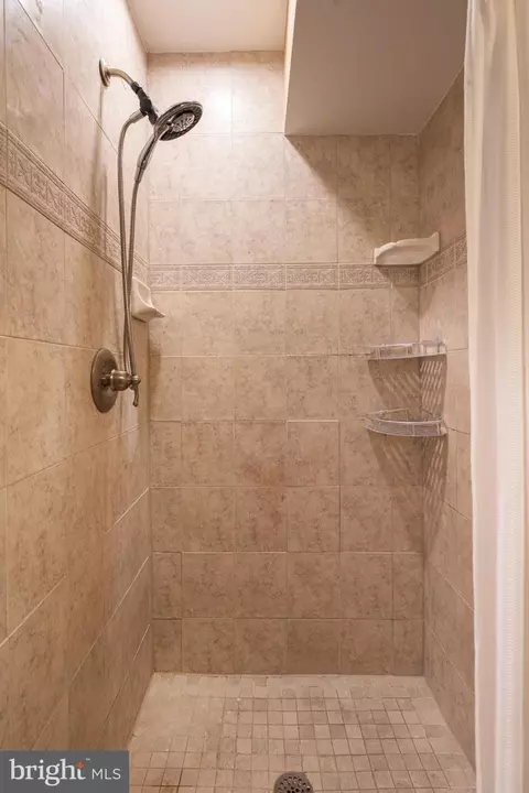 Bath - 501 E Fort Ave, Baltimore, MD 21230 photo 4 of 6