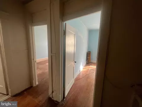 Entry Way - 4904 Queensberry Ave, Baltimore, MD 21215 photo 6 of 11