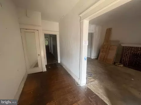 Entry Way - 4904 Queensberry Ave, Baltimore, MD 21215 photo 2 of 11