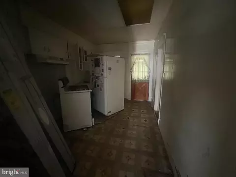 Entry Way - 4904 Queensberry Ave, Baltimore, MD 21215 photo 4 of 11