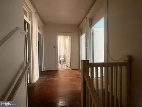Entry Way - 4904 Queensberry Ave, Baltimore, MD 21215 photo 9 of 11