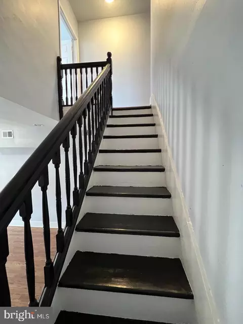 Entry Way - 2529 Greenmount Ave, Baltimore, MD 21218 photo 5 of 8