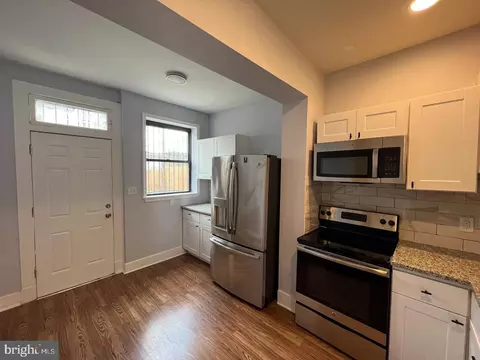 Entry Way - 2529 Greenmount Ave, Baltimore, MD 21218 photo 3 of 8