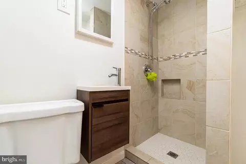 Bath - 613 Savage St, Baltimore, MD 21224 photo 2 of 2