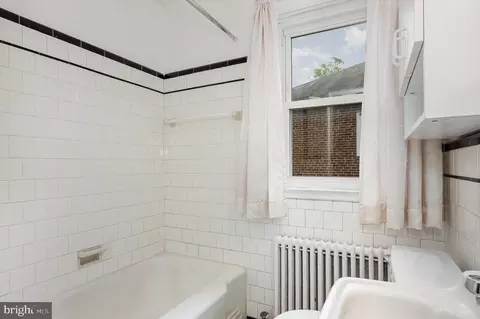 Bath - 4008 Echodale Ave, Baltimore, MD 21206 photo 1 of 2