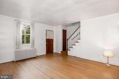 Living - 4008 Echodale Ave, Baltimore, MD 21206 photo 2 of 4