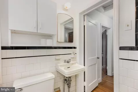 Bath - 4008 Echodale Ave, Baltimore, MD 21206 photo 2 of 2