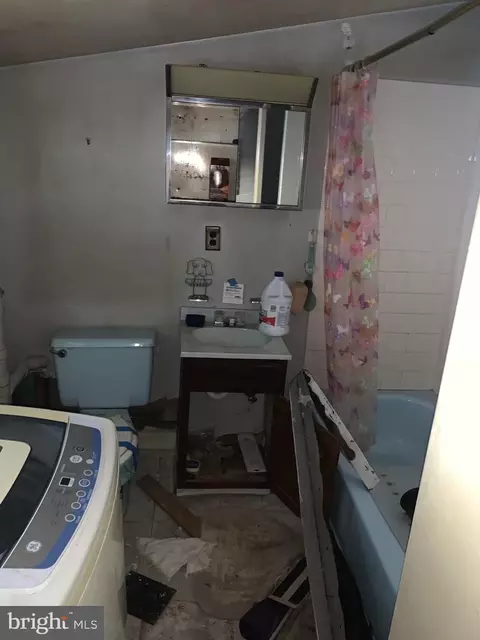 Bath - 607 Wyeth St, Baltimore, MD 21230 photo 1 of 1