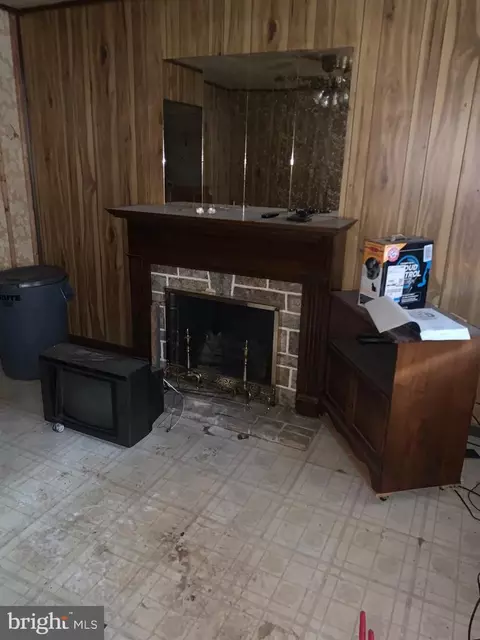 Living - 607 Wyeth St, Baltimore, MD 21230 photo 1 of 1
