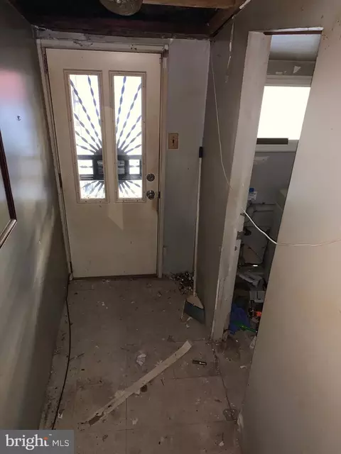 Entry Way - 607 Wyeth St, Baltimore, MD 21230 photo 5 of 8