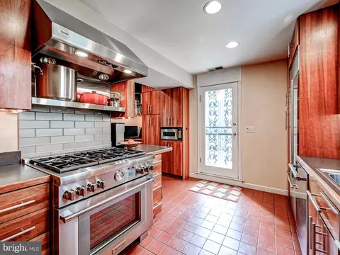Kitchen - 201 Saint Dunstans Rd, Baltimore, MD 21212 photo 5 of 6