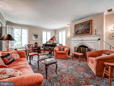 Living - 201 Saint Dunstans Rd, Baltimore, MD 21212 photo 2 of 5