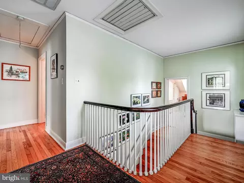 Entry Way - 201 Saint Dunstans Rd, Baltimore, MD 21212 photo 4 of 5