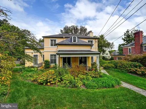 Exterior - 201 Saint Dunstans Rd, Baltimore, MD 21212 photo 6 of 8