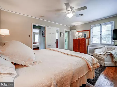 Bedroom - 201 Saint Dunstans Rd, Baltimore, MD 21212 photo 5 of 7
