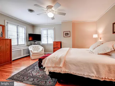 Bedroom - 201 Saint Dunstans Rd, Baltimore, MD 21212 photo 6 of 7