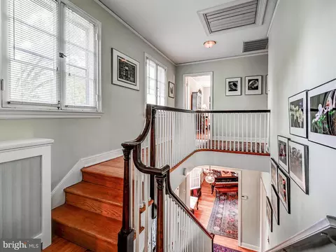 Entry Way - 201 Saint Dunstans Rd, Baltimore, MD 21212 photo 3 of 5