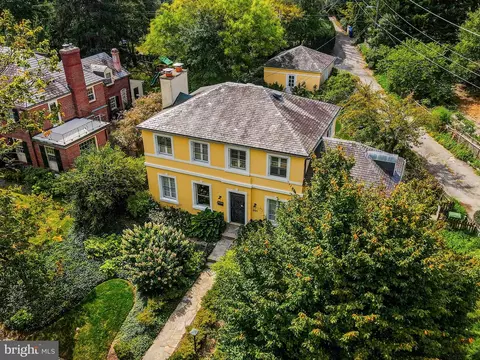 Exterior - 201 Saint Dunstans Rd, Baltimore, MD 21212 photo 2 of 8