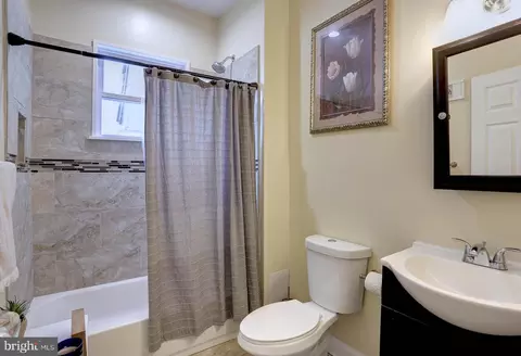 Bath - 3819 W Cold Spring Ln, Baltimore, MD 21215 photo 1 of 2