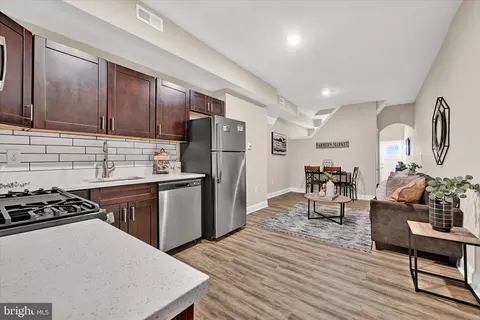 Entry Way - 216 N Glover St, Baltimore, MD 21224 photo 6 of 7
